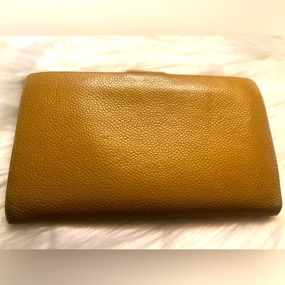 CHANEL CC Logo Caviar Skin Wallet - Picture 5 of 16
